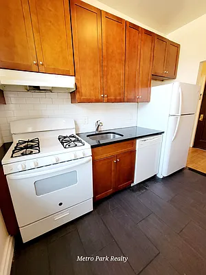 Rented by Metro Park Realty Inc | media 5