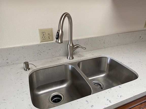 5th image of 6634 Balboa Blvd APT 3