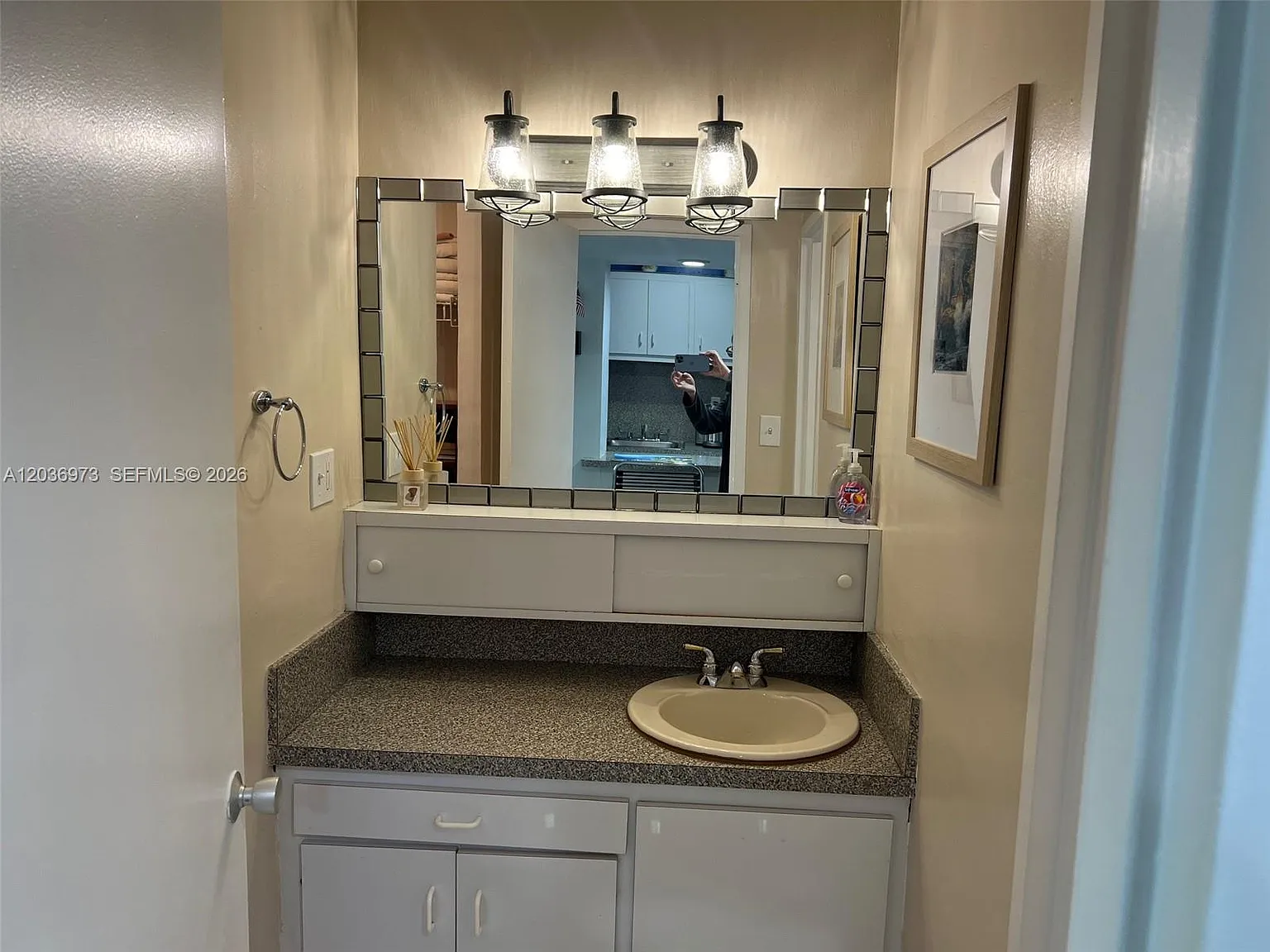 The Decoplage Condo — Photo 4