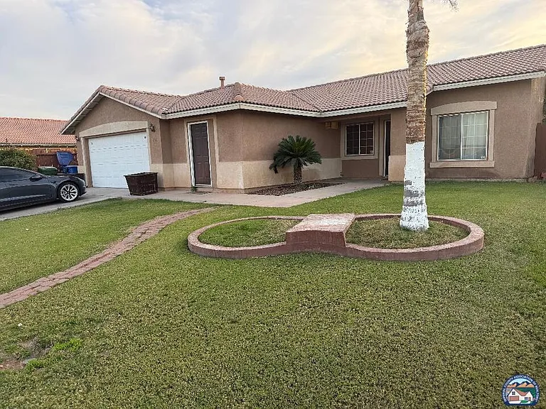 701 E Rivera Ave — Photo 1