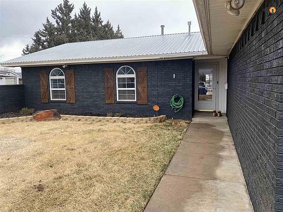2nd image of 1412 Stratford Ln