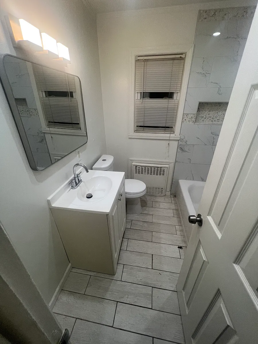 Building Photo - 118-120 Isabella Ave #2
