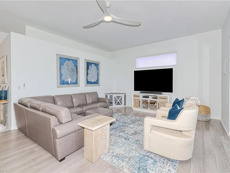 22589 Island Lakes Dr — Photo 8
