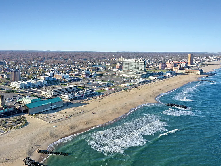 Munroe Towers — Photo 9