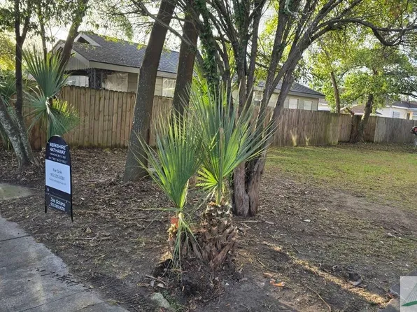 615 W 42nd Street, Savannah, GA 31415