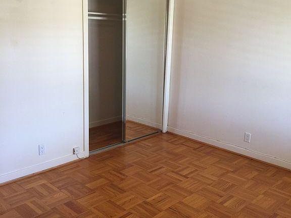 closet w/sliding mirror doors