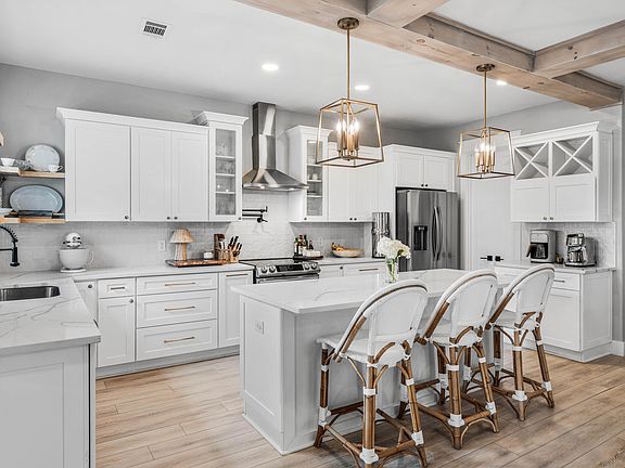 4th image of 69 Devlieg Ave