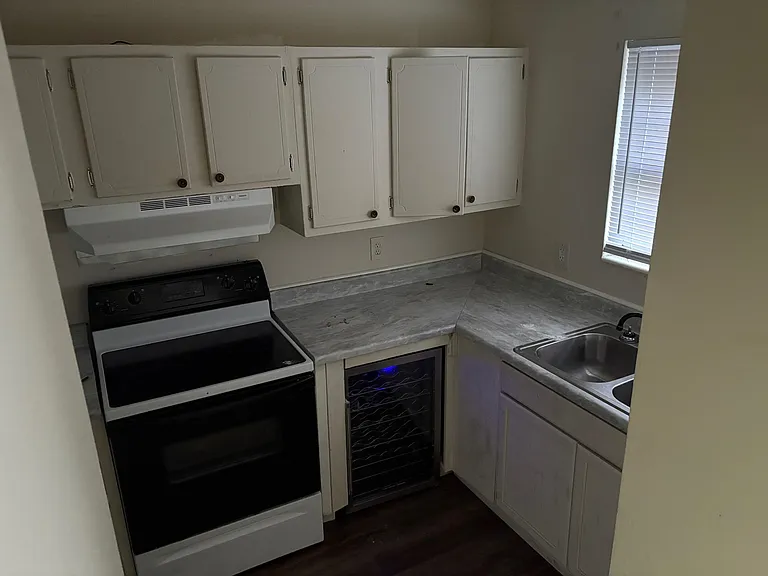 1742 Hartsfield Rd #B — Photo 3