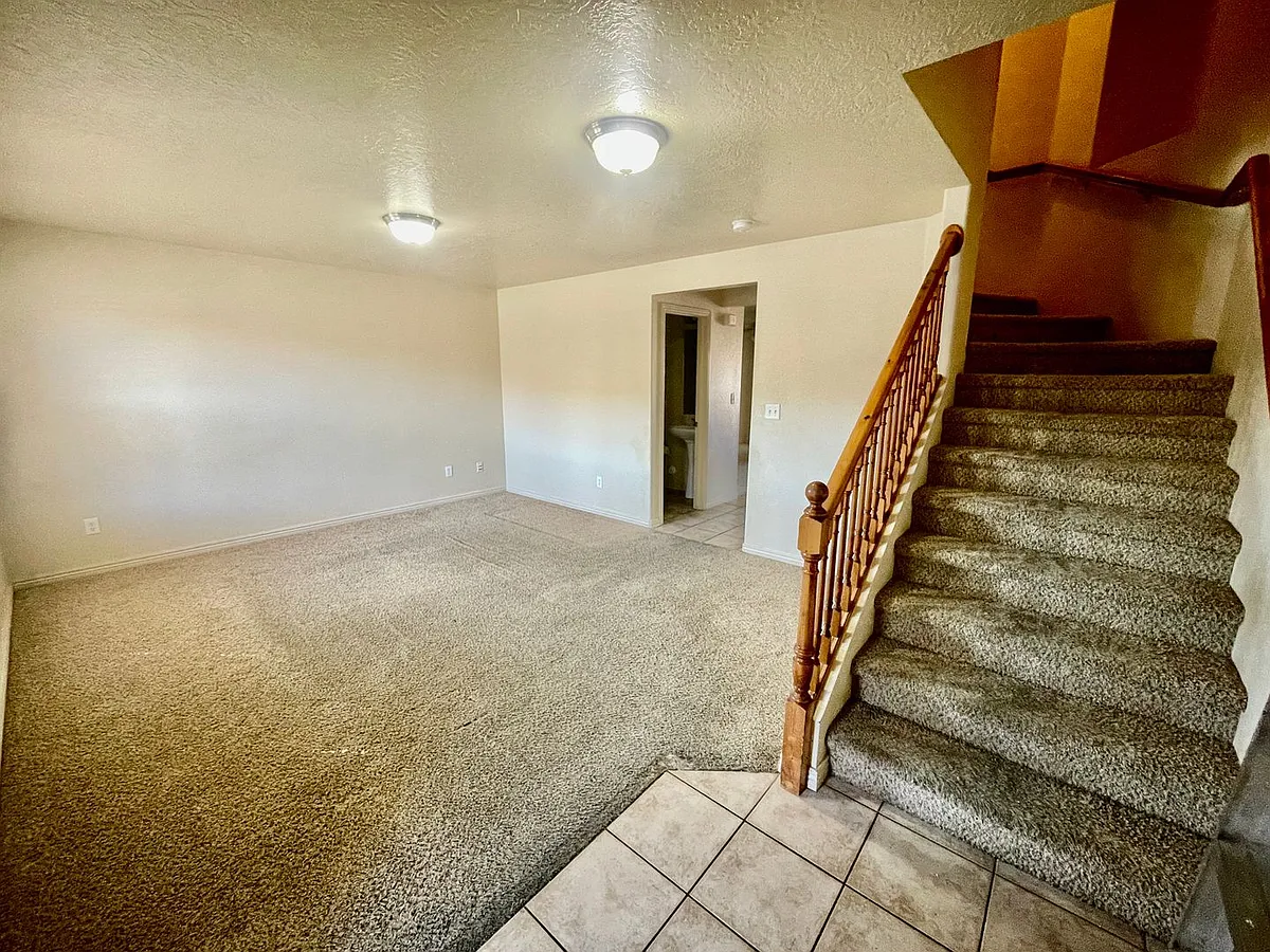 Building Photo - 3155 S Hidden Valley Dr #341