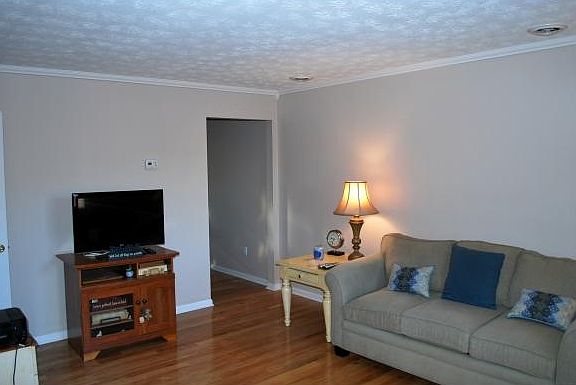 2nd image of 421 Eastley Ct APT B