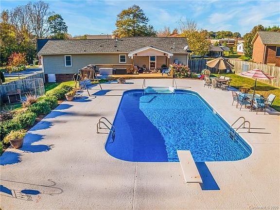5th image of 1619 McFarland Dr