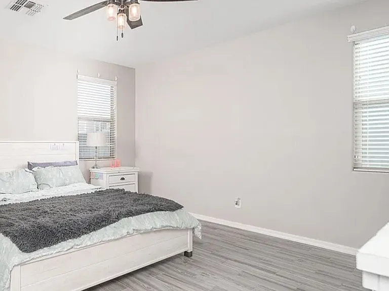 17401 W Victory St — Photo 17