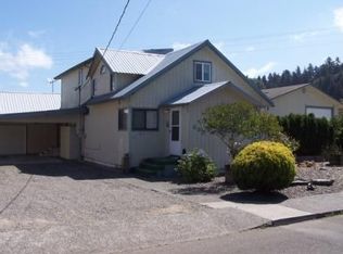 690 N 7th St, Reedsport, OR 97467
