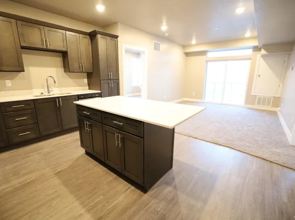 2101 N Main St W #305, Clearfield, UT 84015