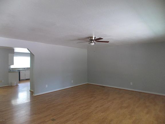2nd image of 861 W Navajo Ln