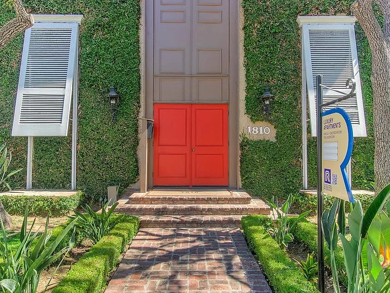 1810 Prosser Ave — Photo 11