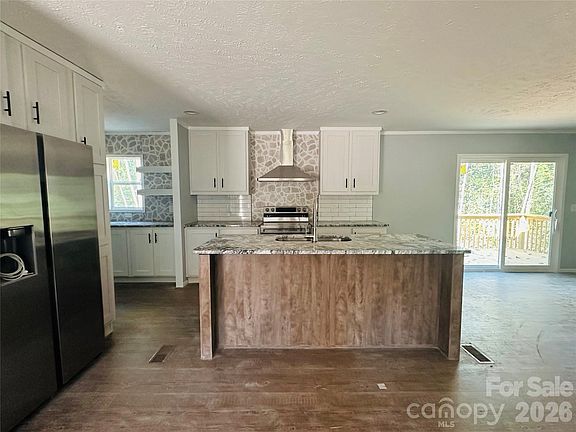 3rd image of 514 Summerow Rd