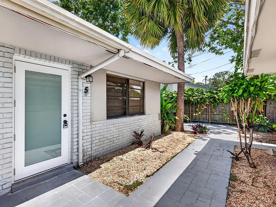 2500 SW 18th Ter #5