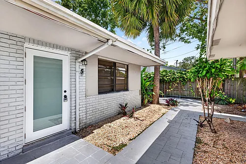 2500 SW 18th Ter #5 Photo 1