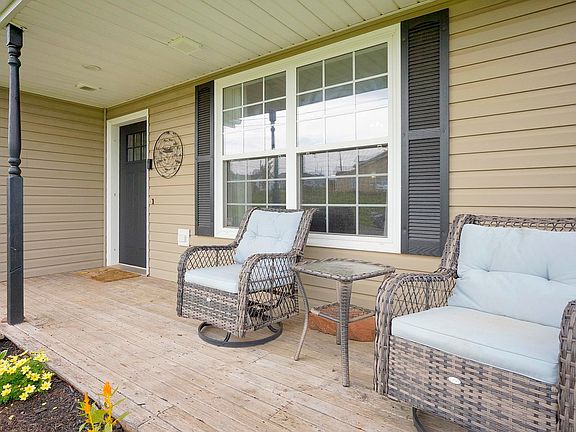 2nd image of 23 Heatherway Dr