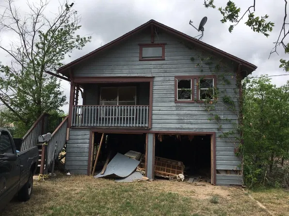 802 S Neches St, Coleman, TX 76834