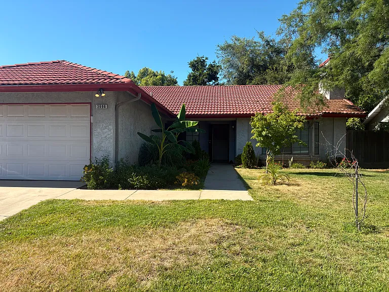 3696 W Fedora Ave — Photo 2