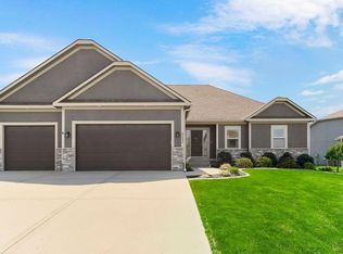 512 SE Linden Dr, Blue Springs, MO 64014