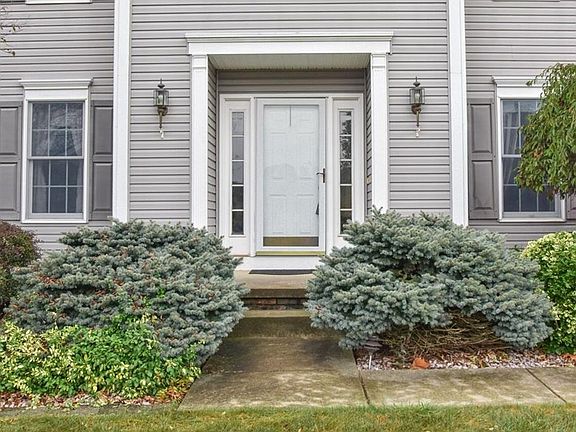 3rd image of 30 Emerald Ct