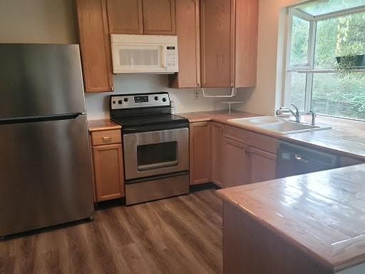 5th image of 1525 248th Ave SE