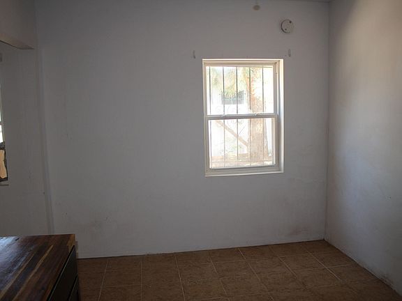 5th image of 504 Columbia Dr SE