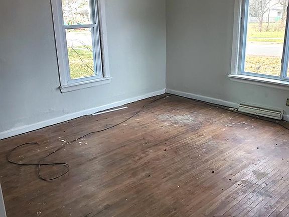 3rd image of 1204 Sanford St