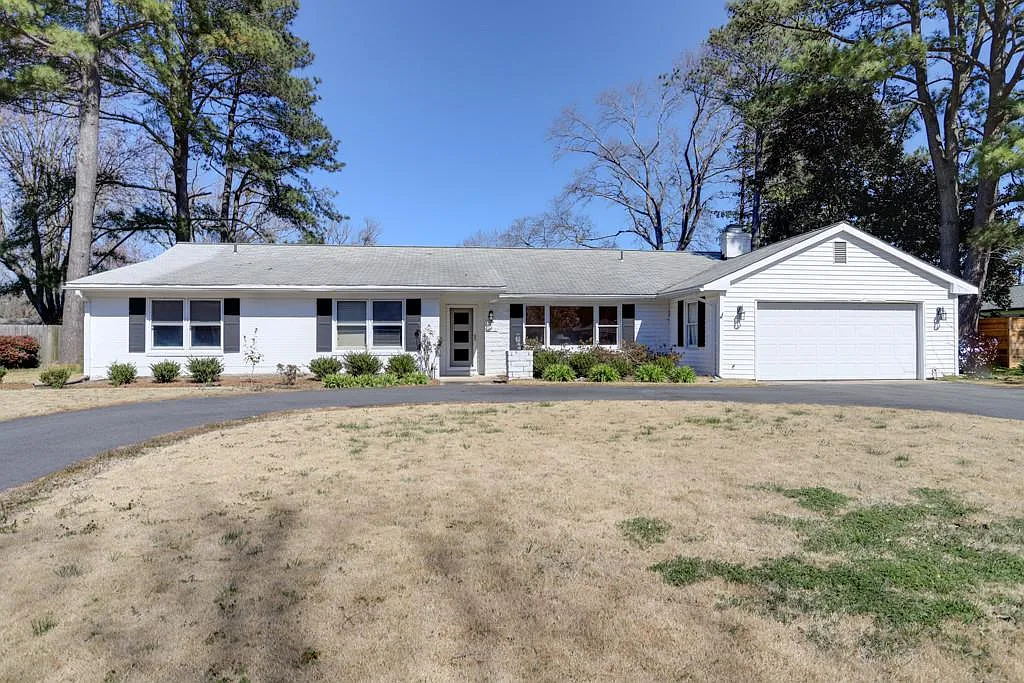 Building Photo - 2512 Hood Dr