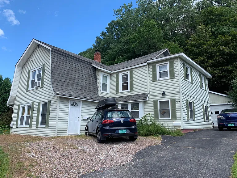 327 Malletts Bay Ave #A — Photo 6