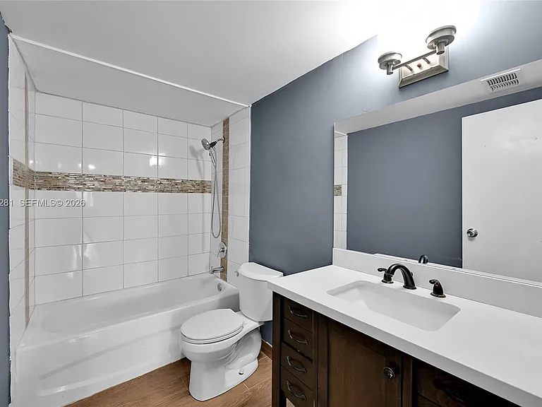 2850 Somerset Dr #105L — Photo 6
