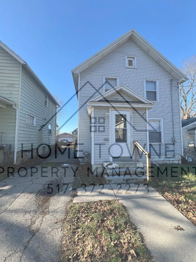 1321 Roosevelt Ave — Photo 1