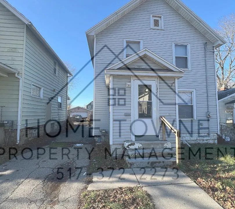 1321 Roosevelt Ave