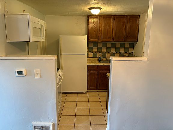 5th image of 46 Wenzell Pl