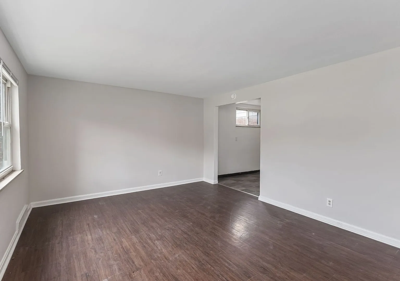 Westwood- Cozy 3 bedroom 1 Bath — Photo 3