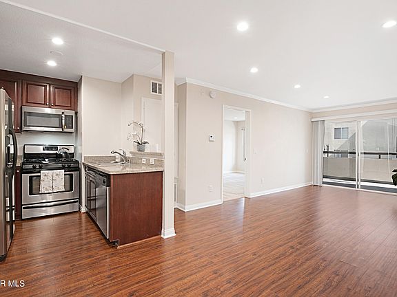 5th image of 5565 Canoga Ave APT 120