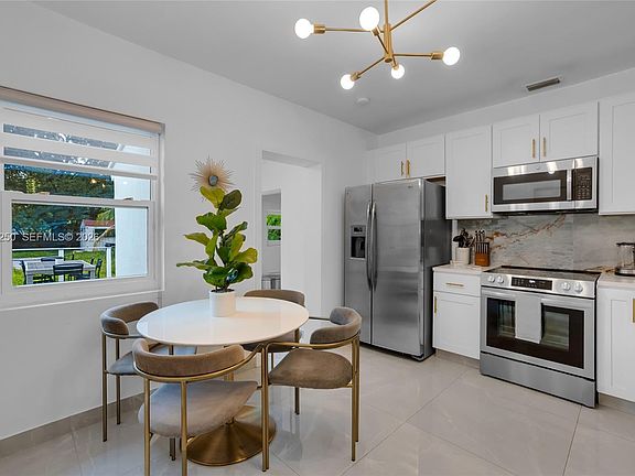 4th image of 625 SW 7th Ave