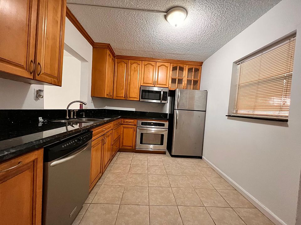 1st image of 2850 Somerset Dr APT 110L