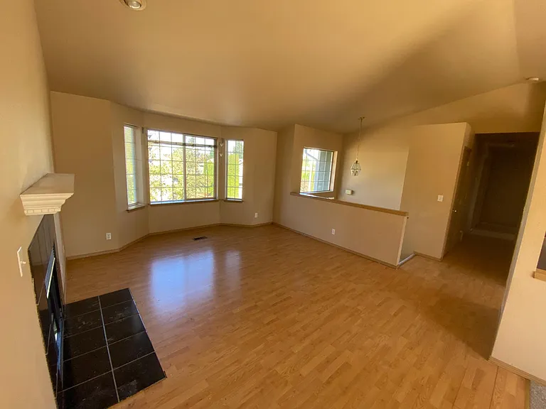 704 143rd Pl SW — Photo 3