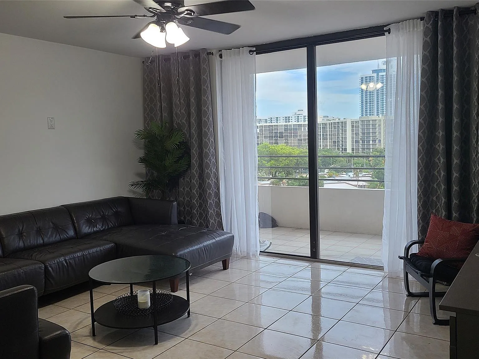 2 bed, 2.0 bath, 1450 sqft, $2,900 — Photo 3