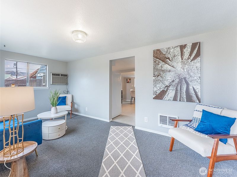 4th image of 616 S Chelan Avenue