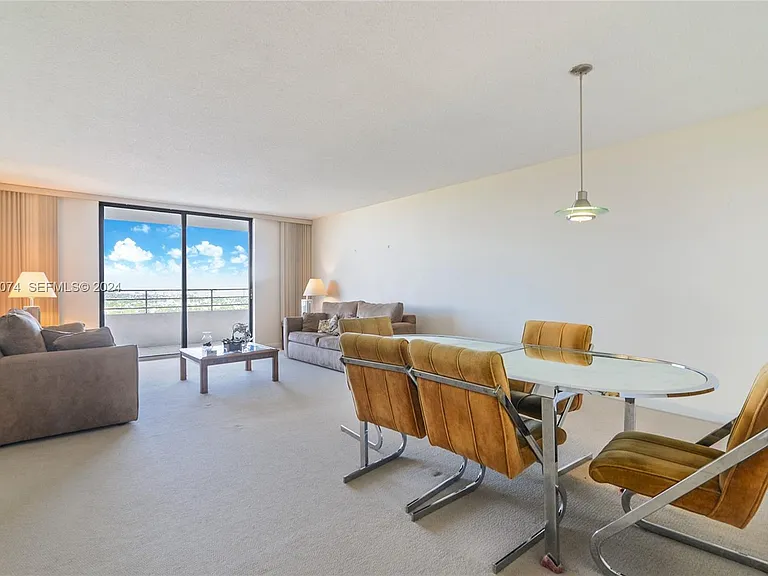 2500 Parkview Dr #1610 — Photo 6