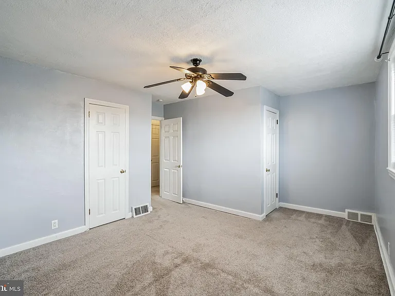 3631 Winona St — Photo 10
