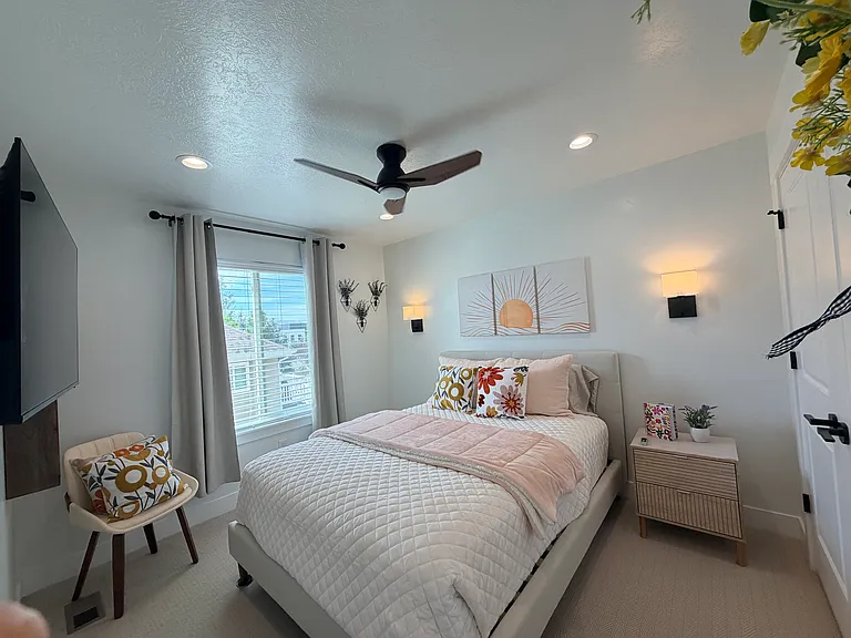 N 1090 W — Photo 1