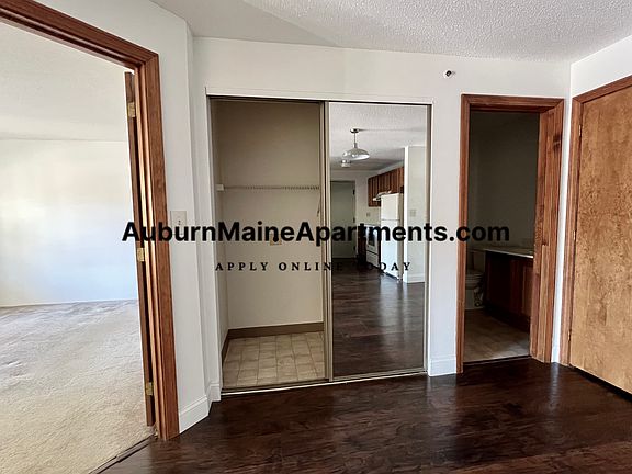 Washer and dryer hookups in unit