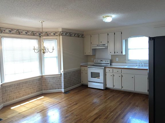 3rd image of 710 Briarwood Ct