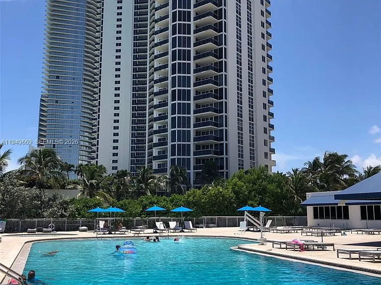 19201 Collins Ave #823 — Photo 7